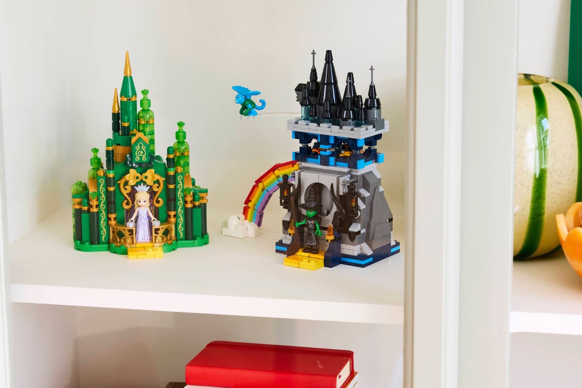 Emerald City och Kiamo Ko i LEGO när det byggs och används