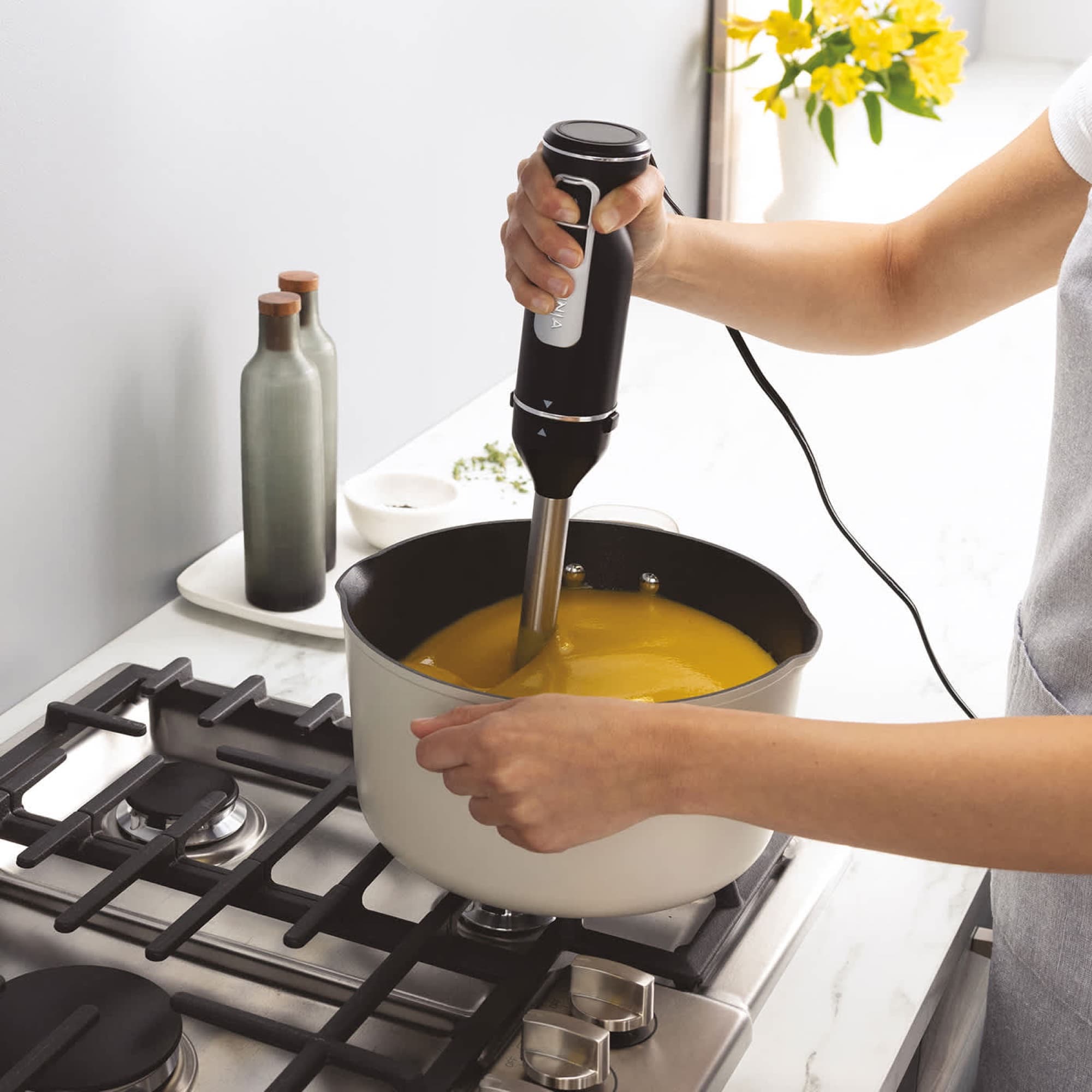 Soppa mixas direkt i kastrullen