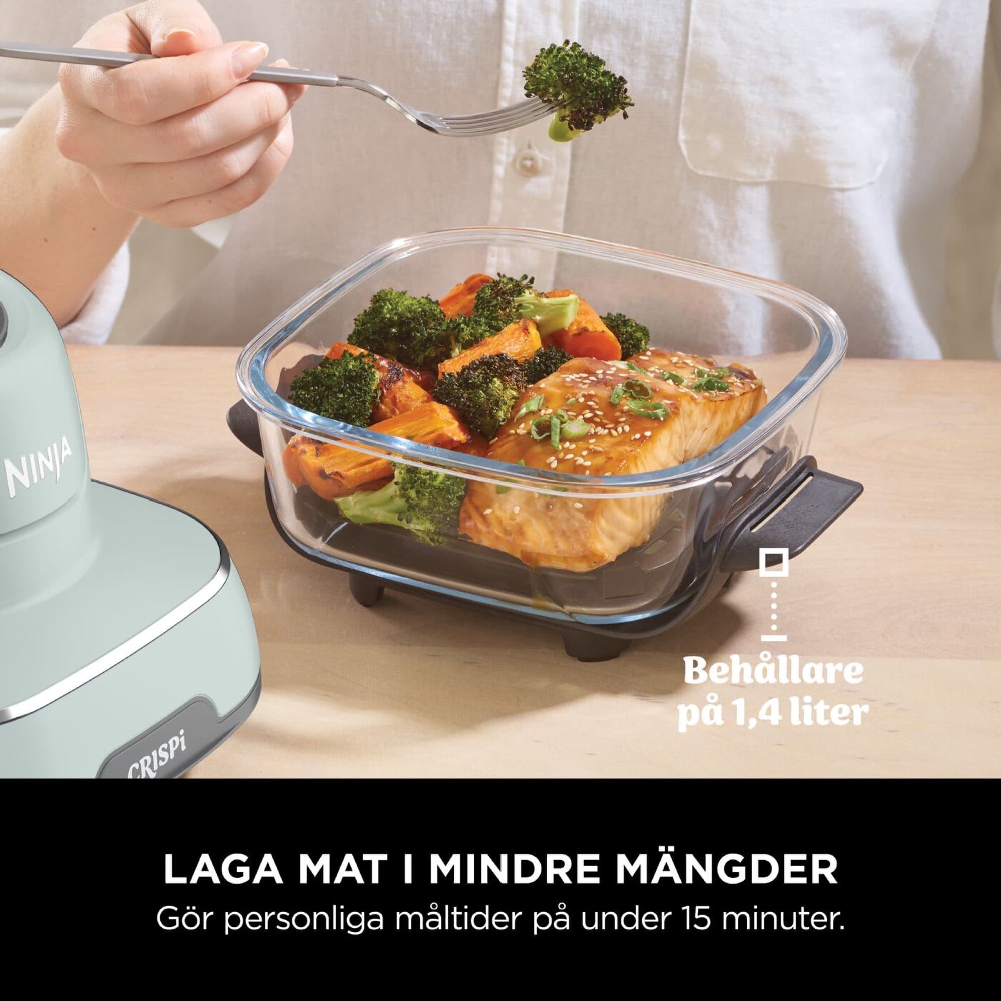 Lax och broccoli i den lilla formen på 1,4 l