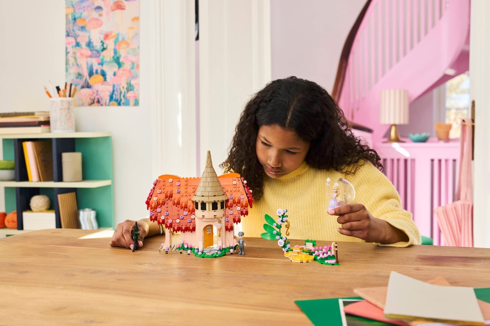 Munchkinland-stuga i LEGO när det byggs och används