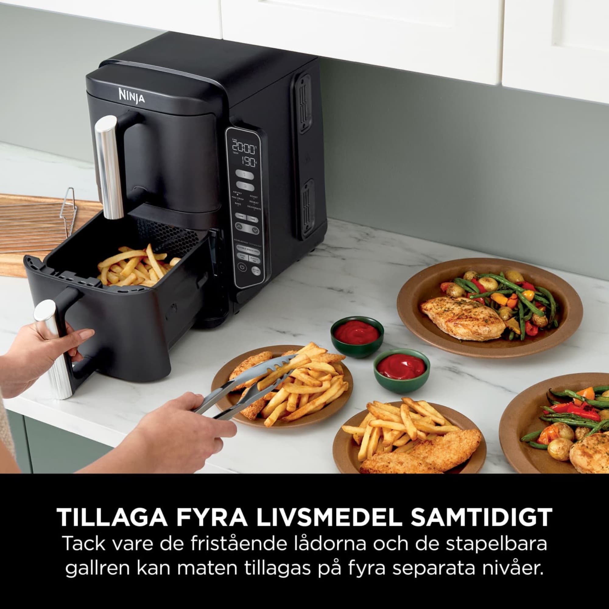 Pommes och kyckling tas ur lådorna