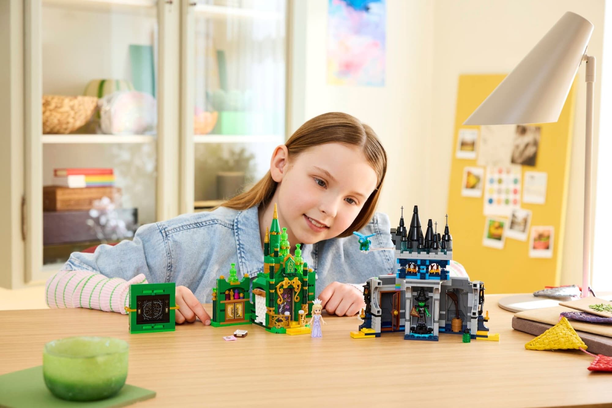 Emerald City och Kiamo Ko i LEGO när det byggs och används
