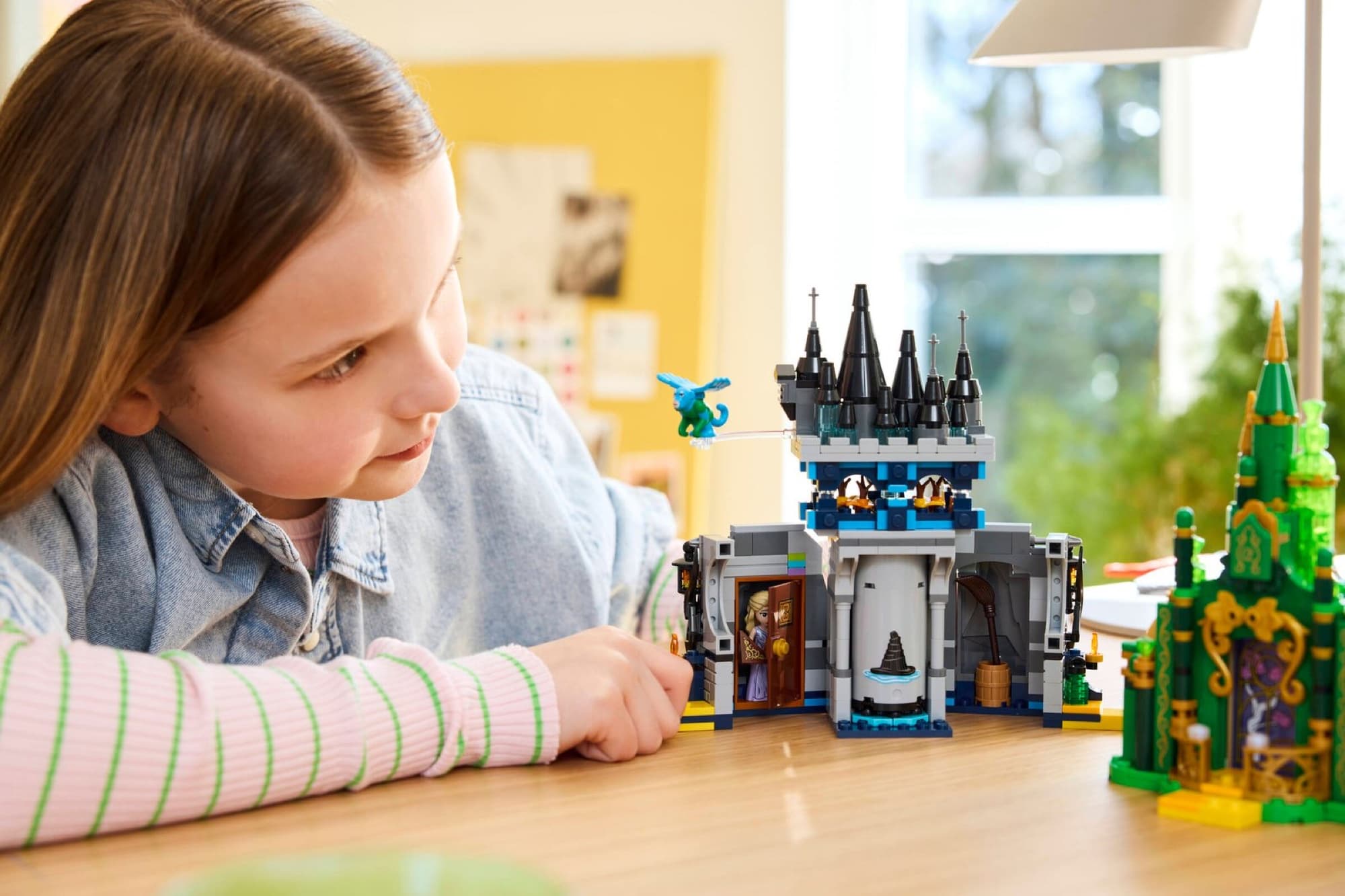 Emerald City och Kiamo Ko i LEGO när det byggs och används