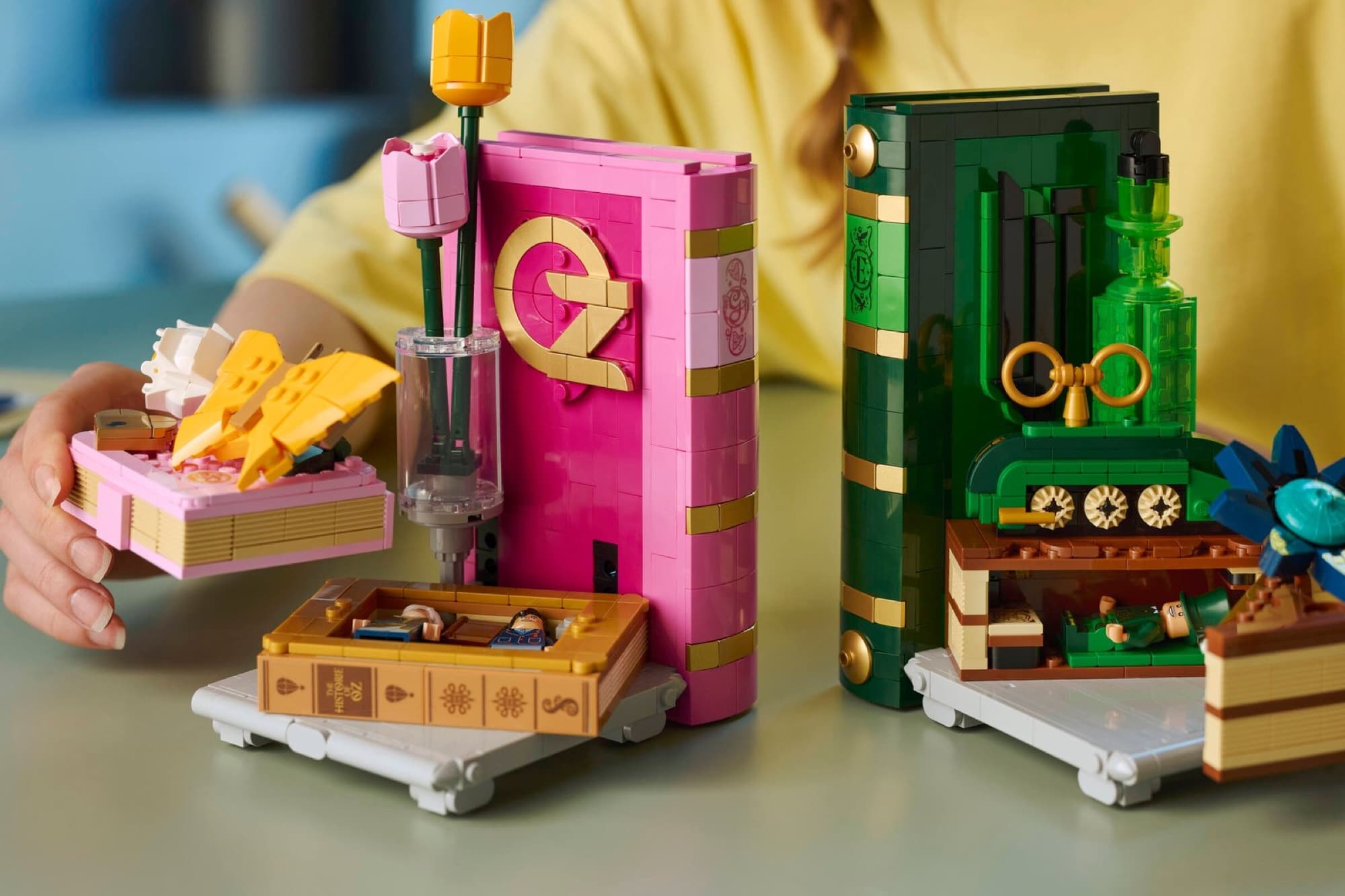 Wicked-bokstöd i LEGO när det byggs och används