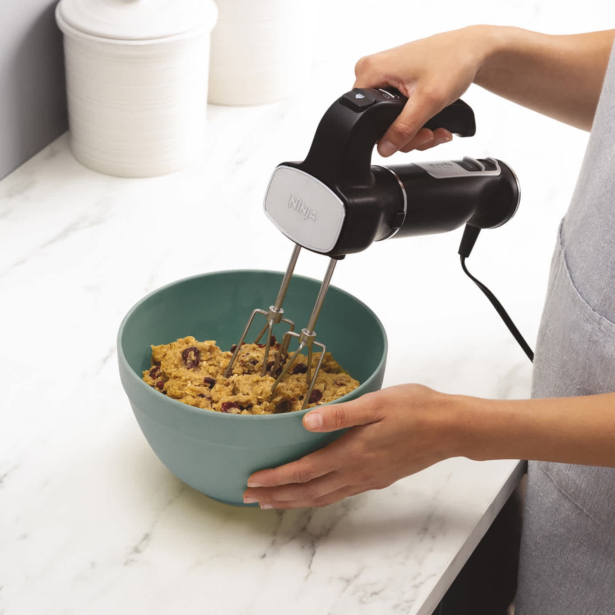 Kakdeg blandas med elvispen