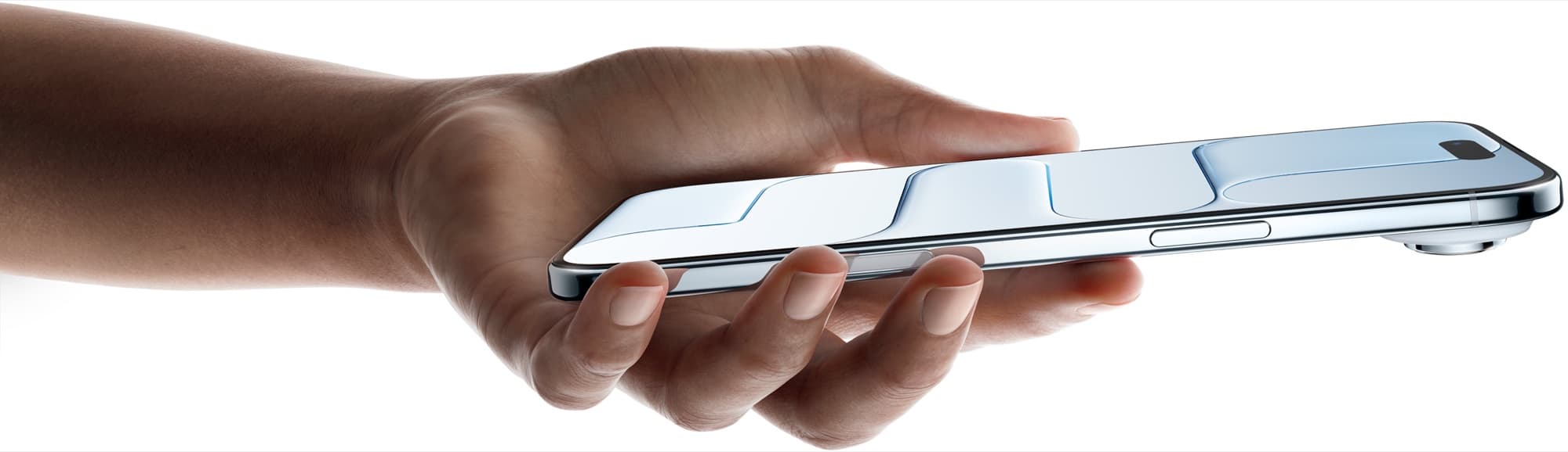 iPhone Air hålls mellan fingrarna från sidan