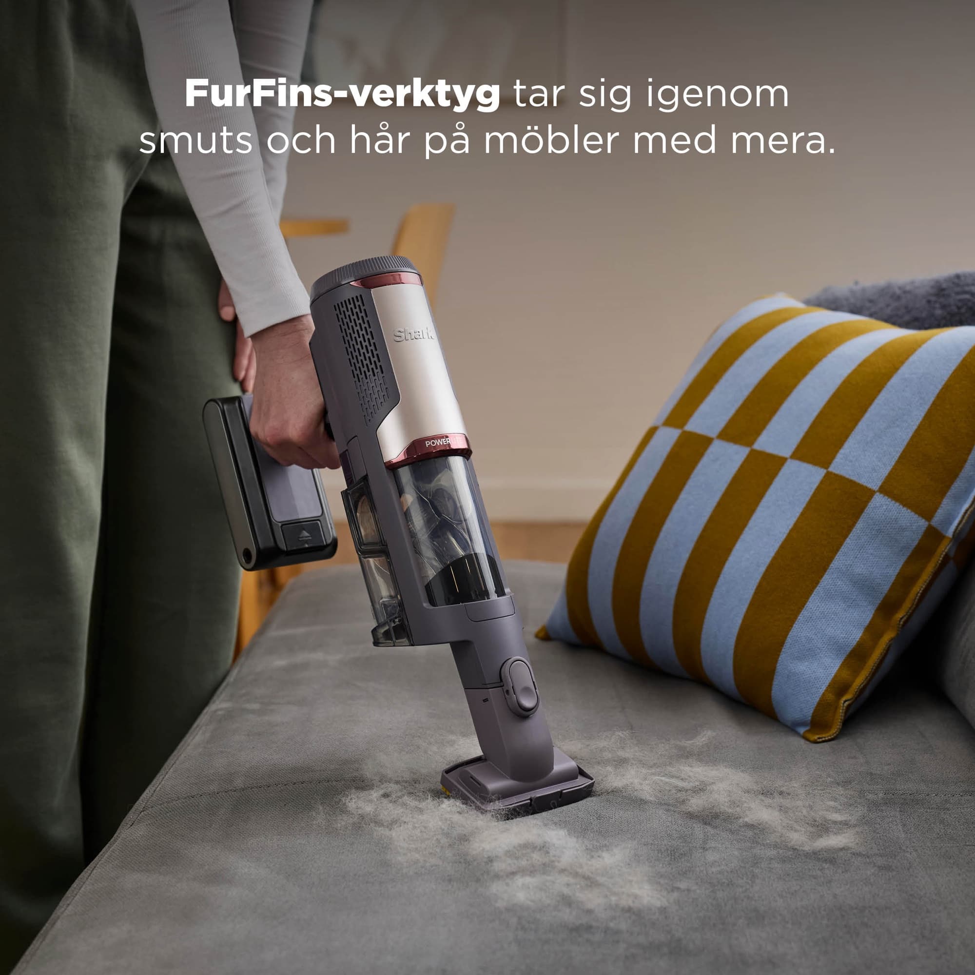 FurFins-munstycket tar hår från soffan