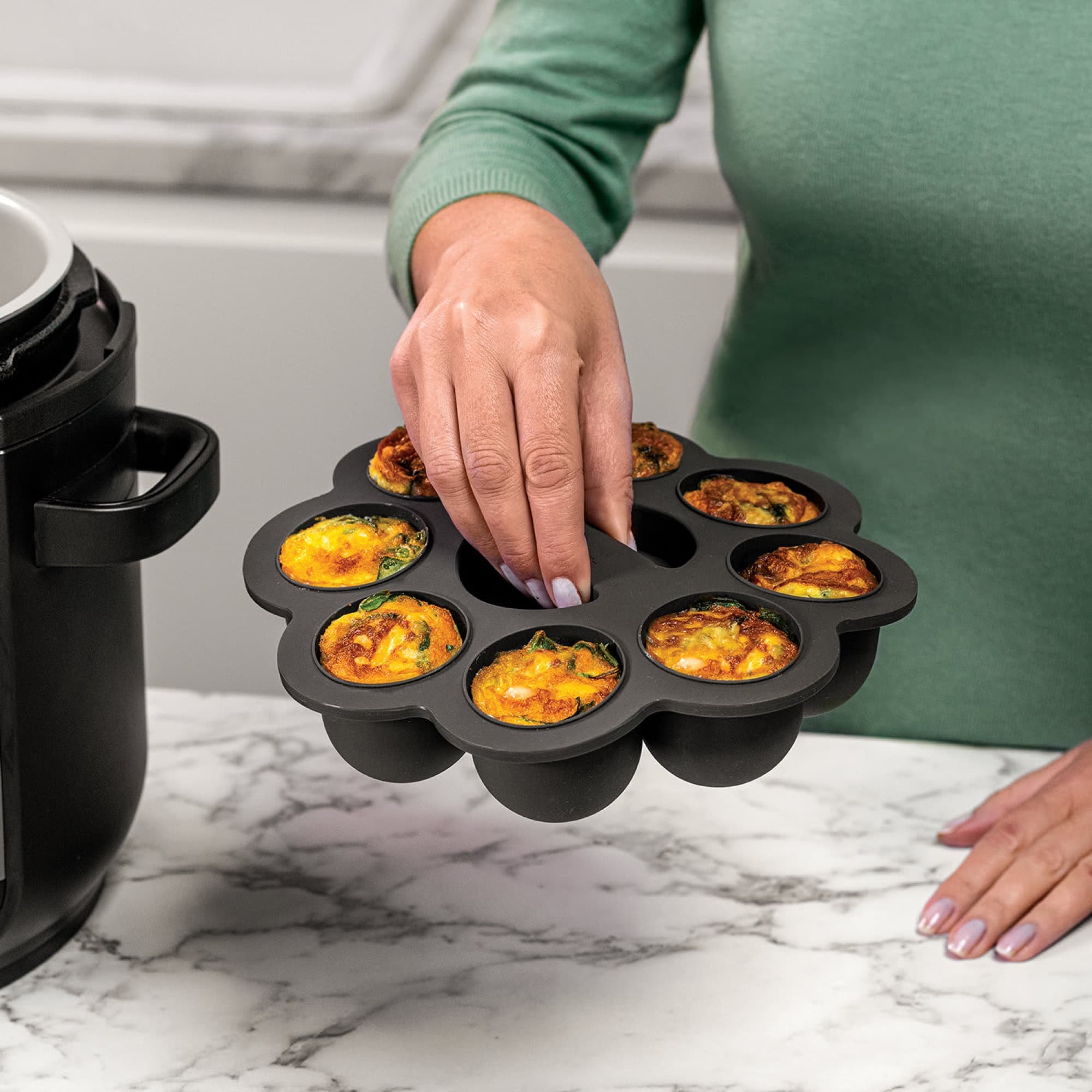 Äggmuffins i formen i en Ninja-multikokare