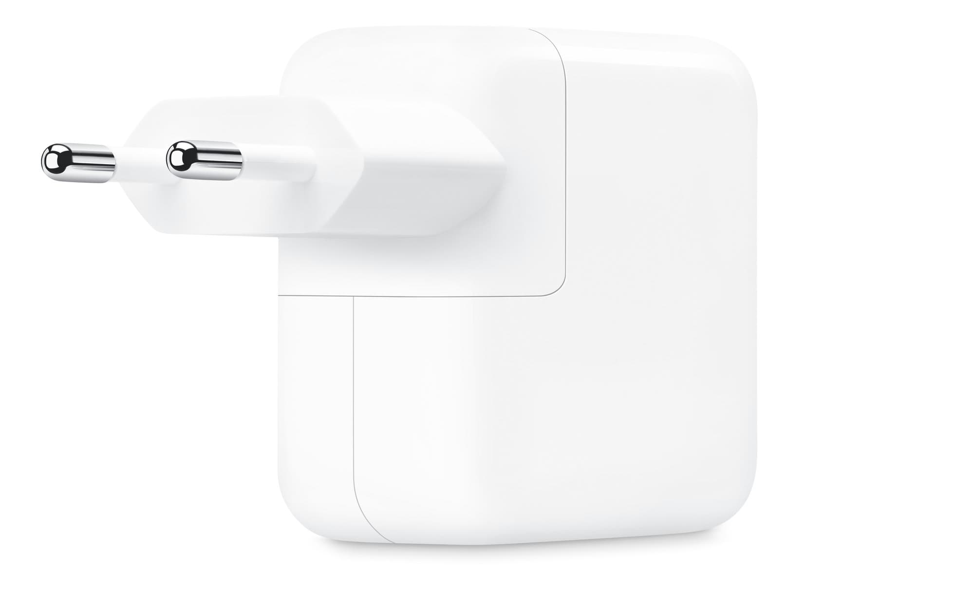 Adaptern med två portar från sidan med usb-c-porten