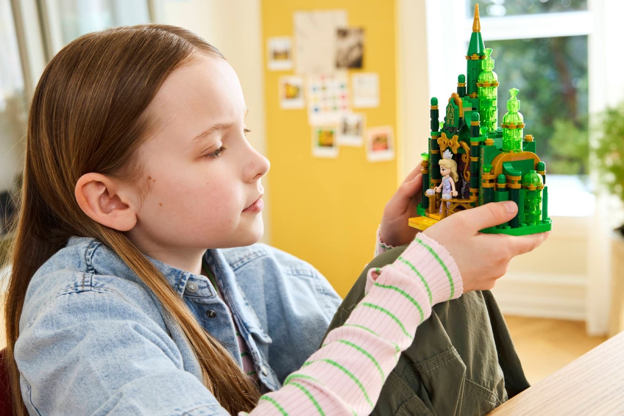 Emerald City och Kiamo Ko i LEGO när det byggs och används