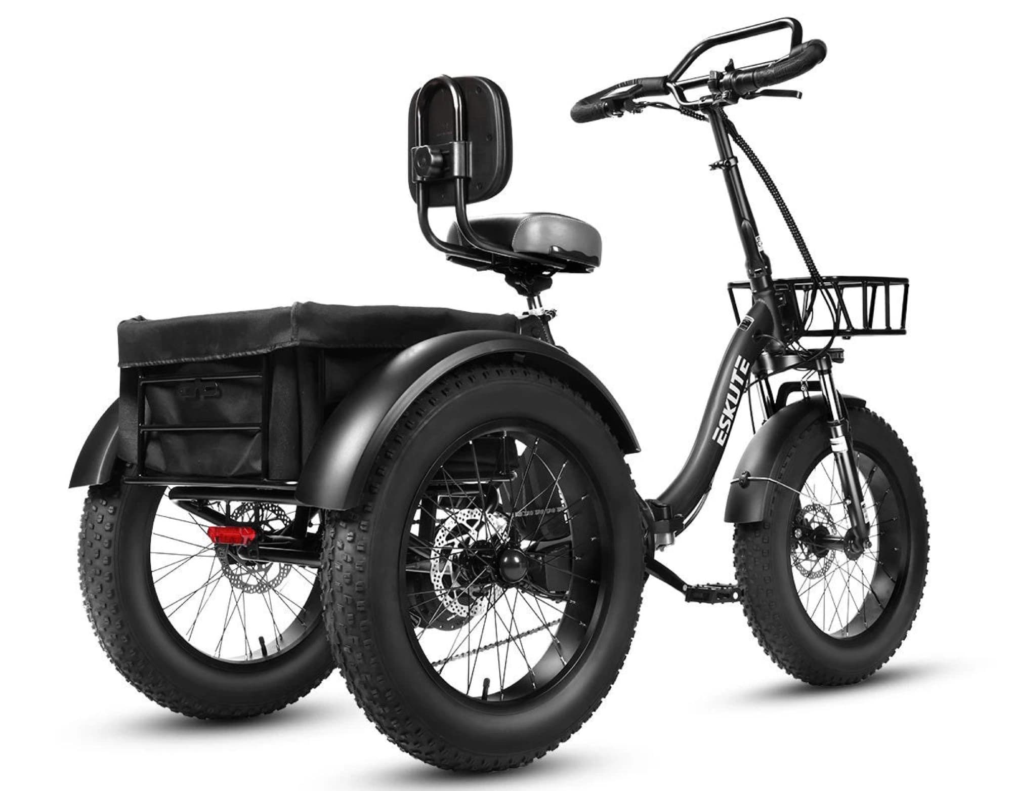 Äldre kvinna lastar matkassar i T302 Pro