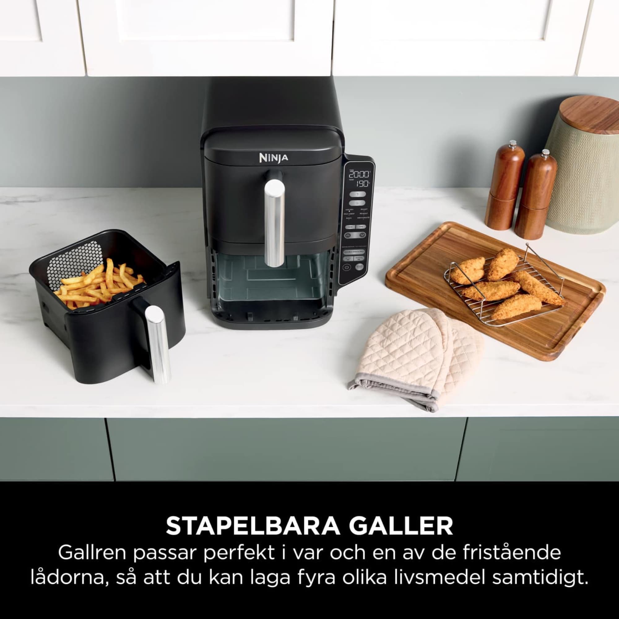Gallret i lådan med pommes och kyckling