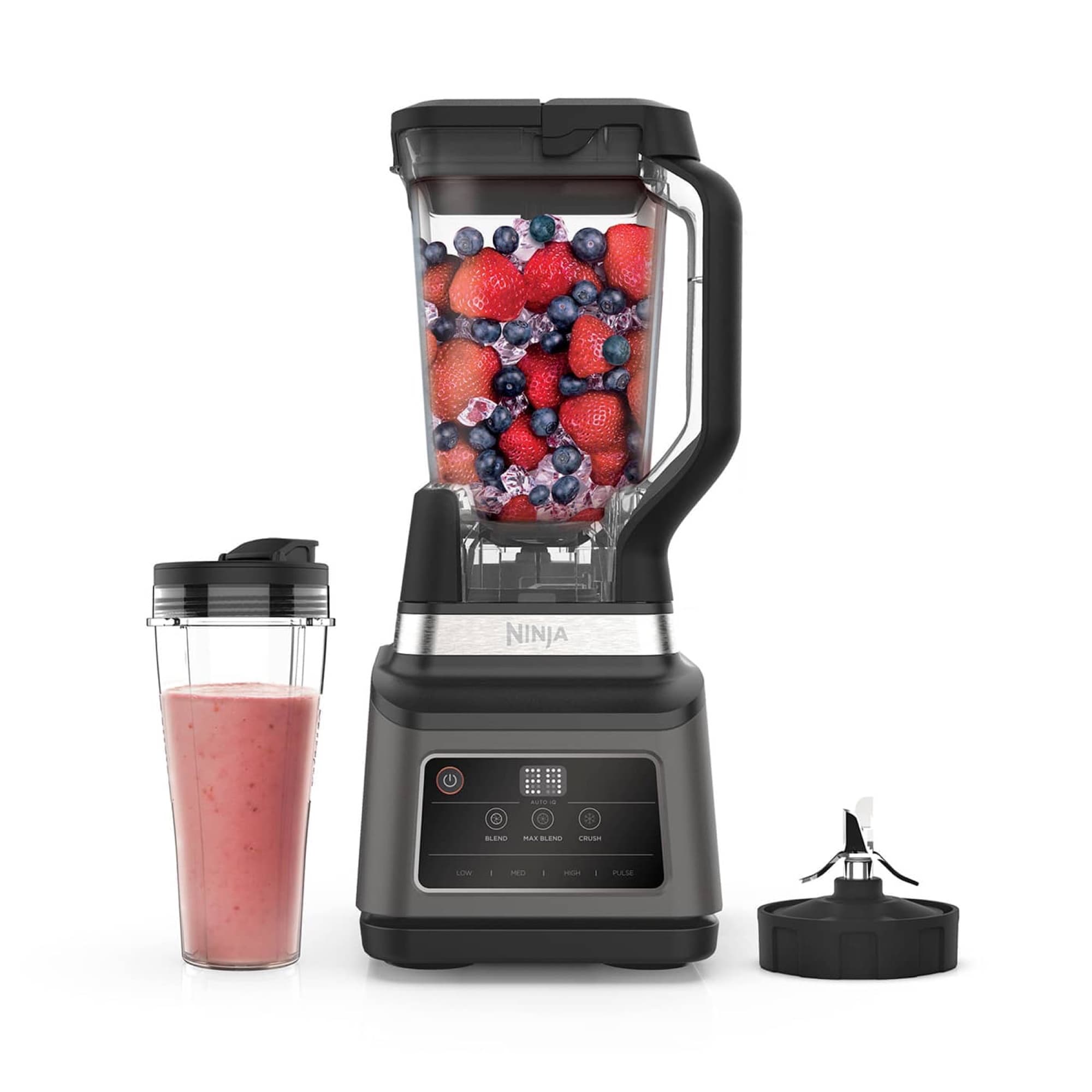 Blendern med kanna och bägare med smoothie