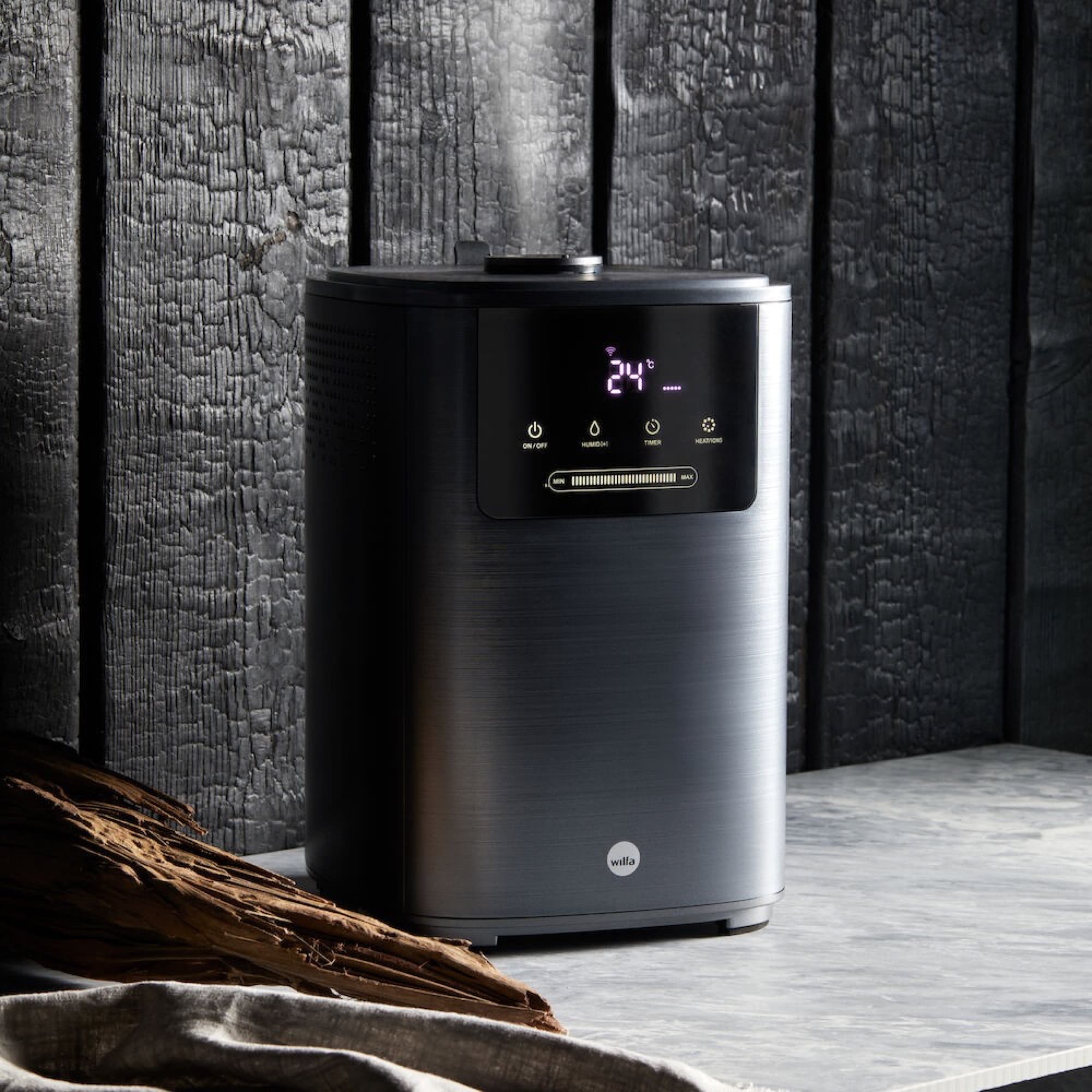 Haze i en mörk inredning