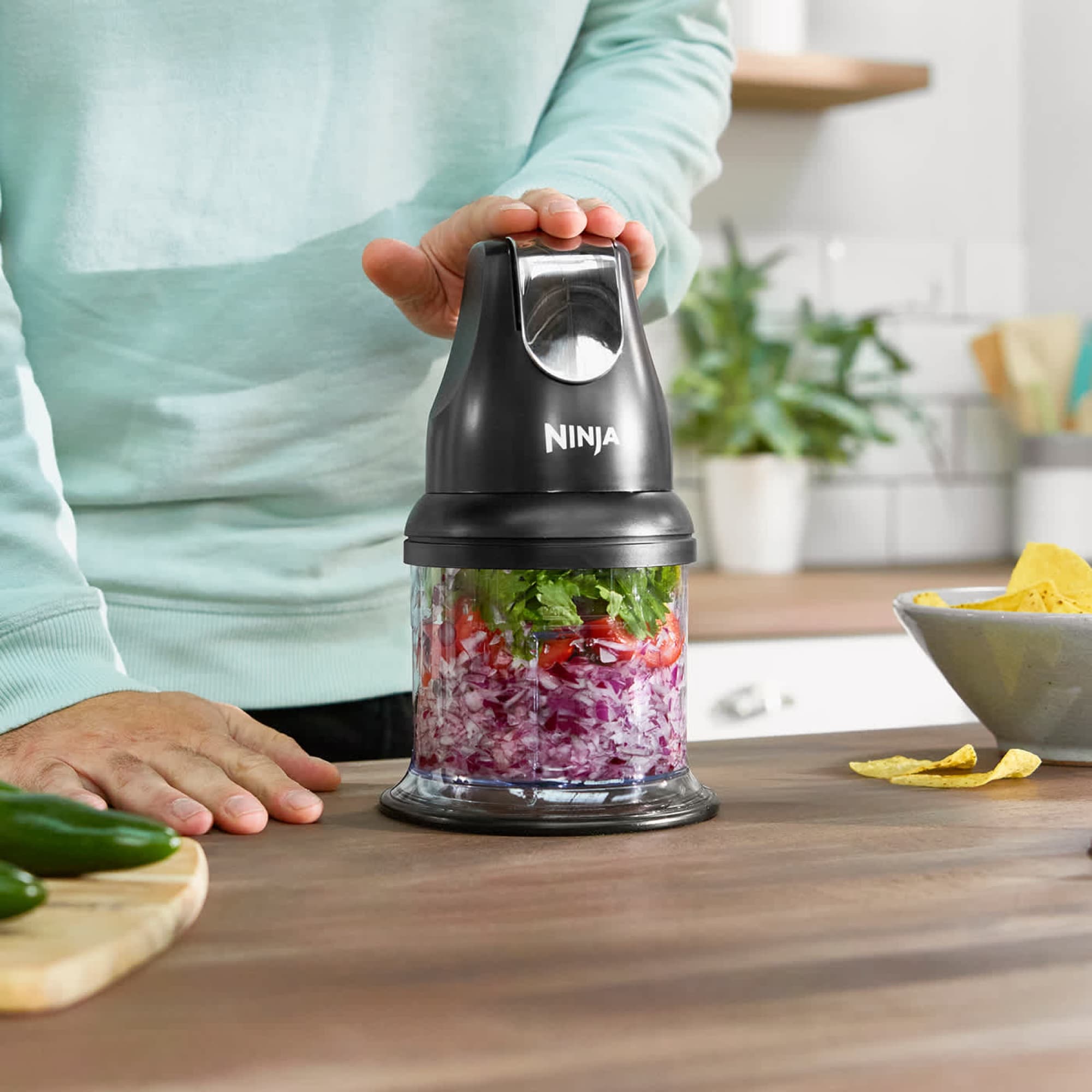 Hackad lök, tomat och koriander till salsa
