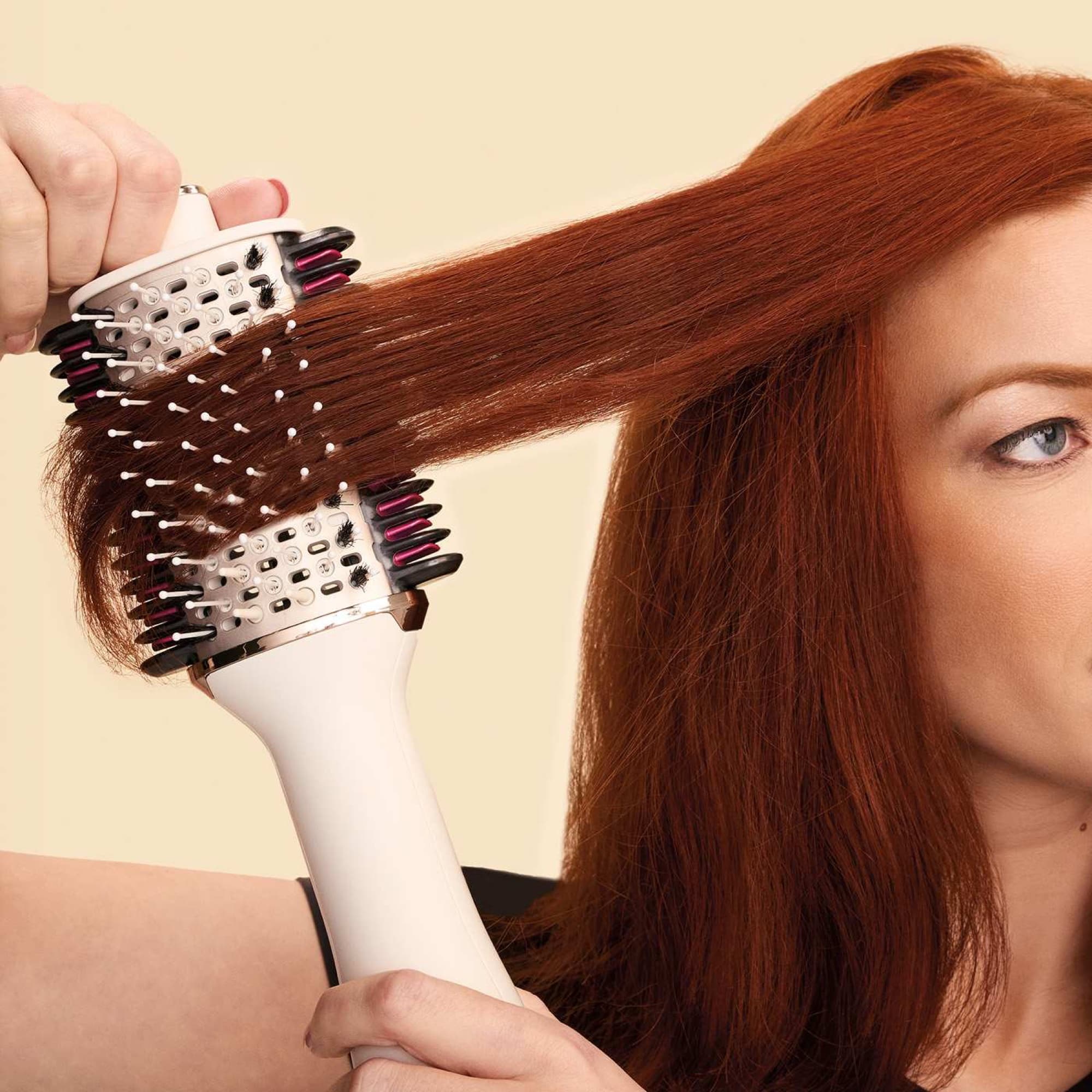 The heated comb smooths the hair