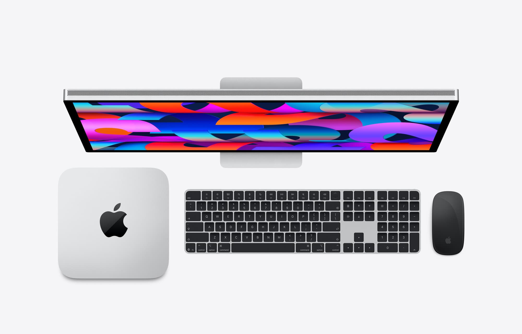 Mac Studio med skärm, tangentbord och mus